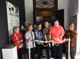 Pemotongan Pita oleh Rektor IPB